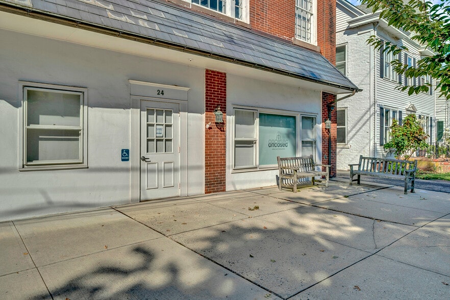 24 N Main St, Pennington, NJ for lease - Building Photo - Image 3 of 11