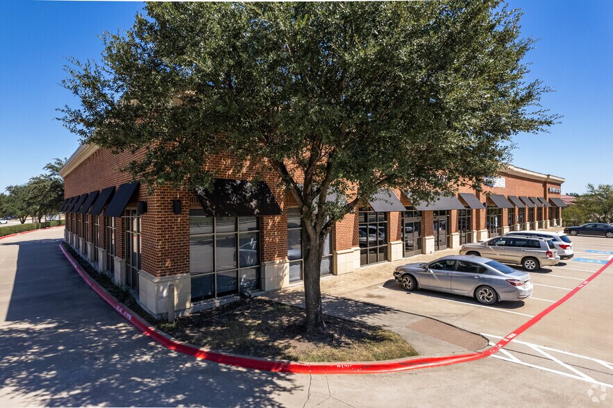 7800 Preston Rd, Plano, TX à louer - Photo du bâtiment - Image 3 de 12