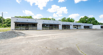 Roxboro Retail Space For Lease - Restaurant avec service au volant