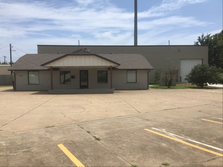 120 SW 4th St, Moore, OK for lease - Building Photo - Image 3 of 23