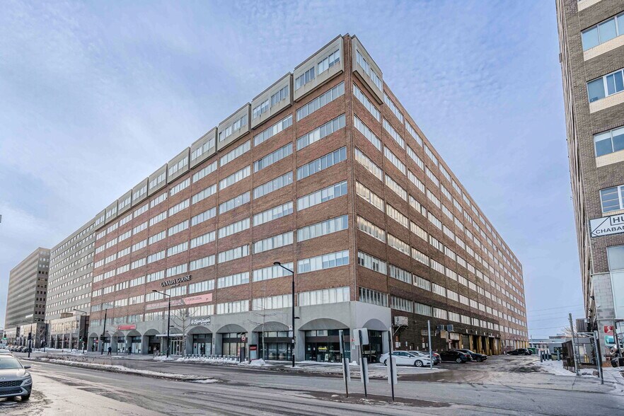 323-355 Rue Chabanel O, Montréal, QC à louer - Photo principale - Image 1 de 16