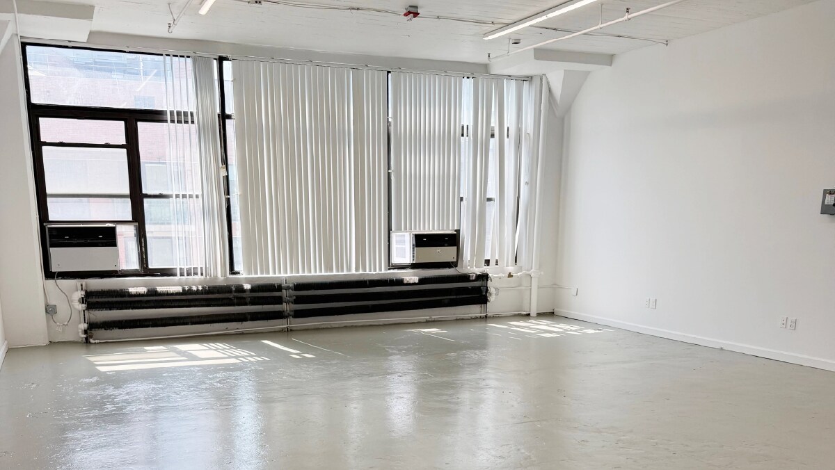 22-19 41st Ave, Long Island City, NY for lease Interior Photo- Image 1 of 2