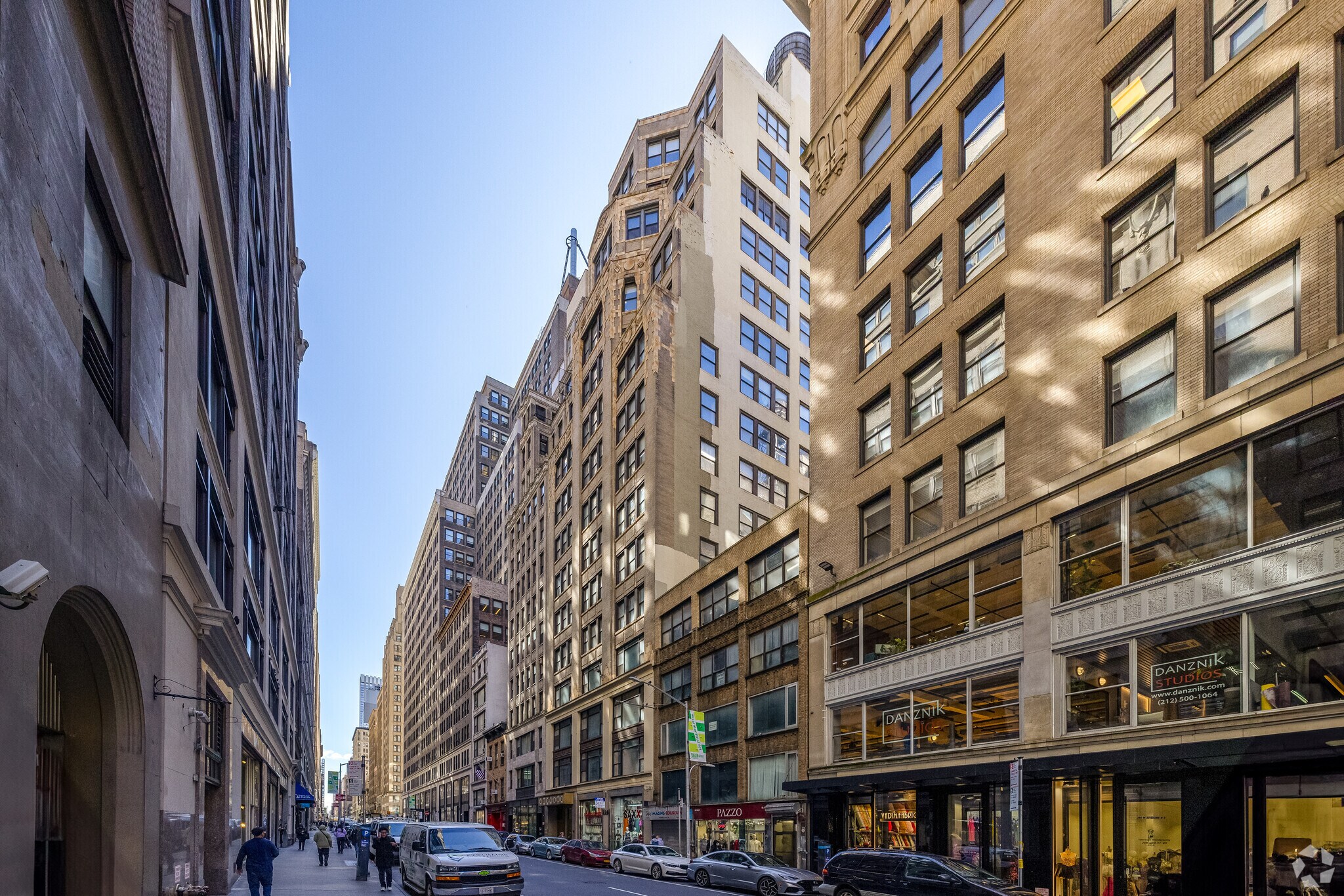 226 W 37th St, New York, NY for lease Primary Photo- Image 1 of 15