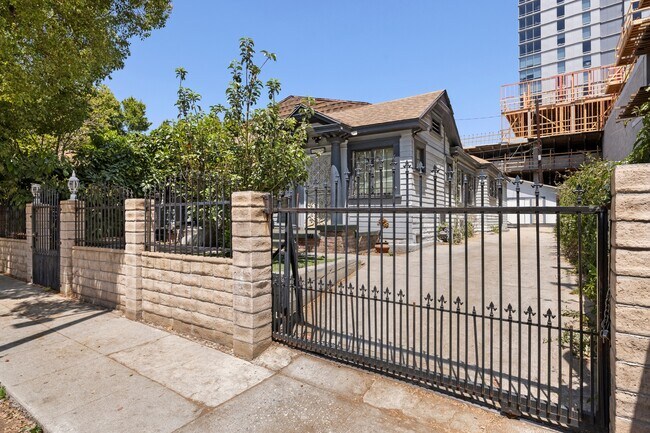 Plus de détails pour 1516 La Baig Ave, Los Angeles, CA - Multi-résidentiel à vendre