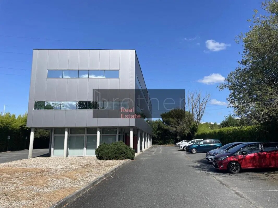 Office in Floirac for lease Building Photo- Image 1 of 7