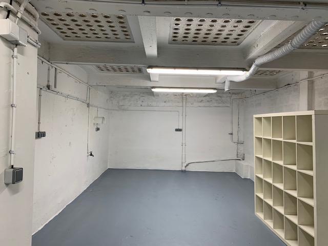 Industrial in Paris for lease Building Photo- Image 1 of 12