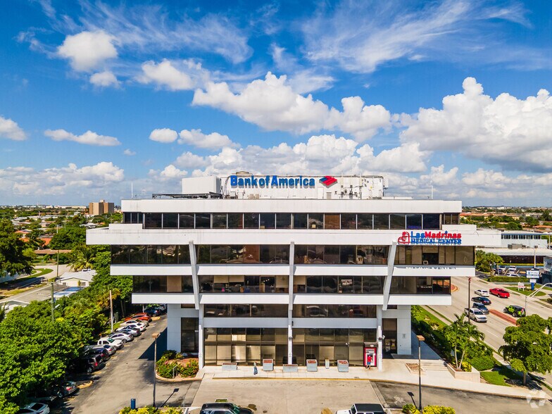 900 W 49th St, Hialeah, FL à louer - Photo du bâtiment - Image 3 de 35