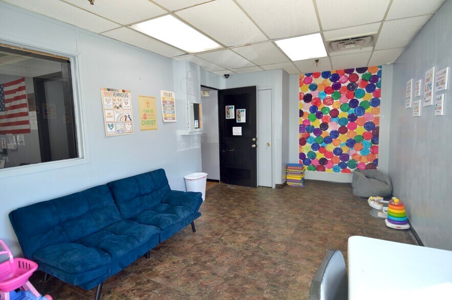 1300 S Bolton St, Jacksonville, TX à vendre - Photo du bâtiment - Image 3 de 48