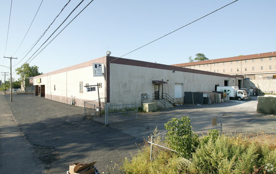 237 Ledyard St, Hartford, CT for lease - Building Photo - Image 3 of 14