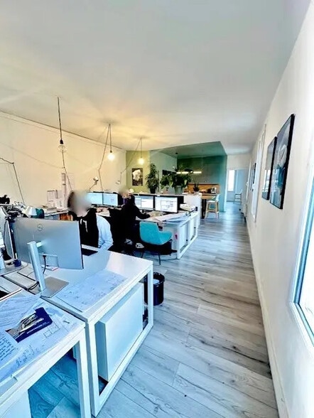 Office in Paris for lease - Interior Photo - Image 3 of 7