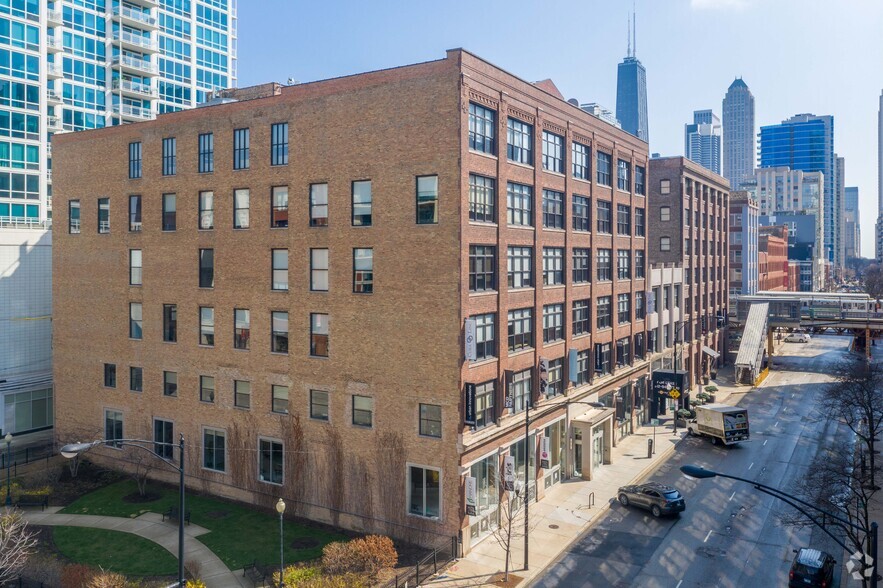 314 W Superior St, Chicago, IL à louer - Photo du bâtiment - Image 1 de 12