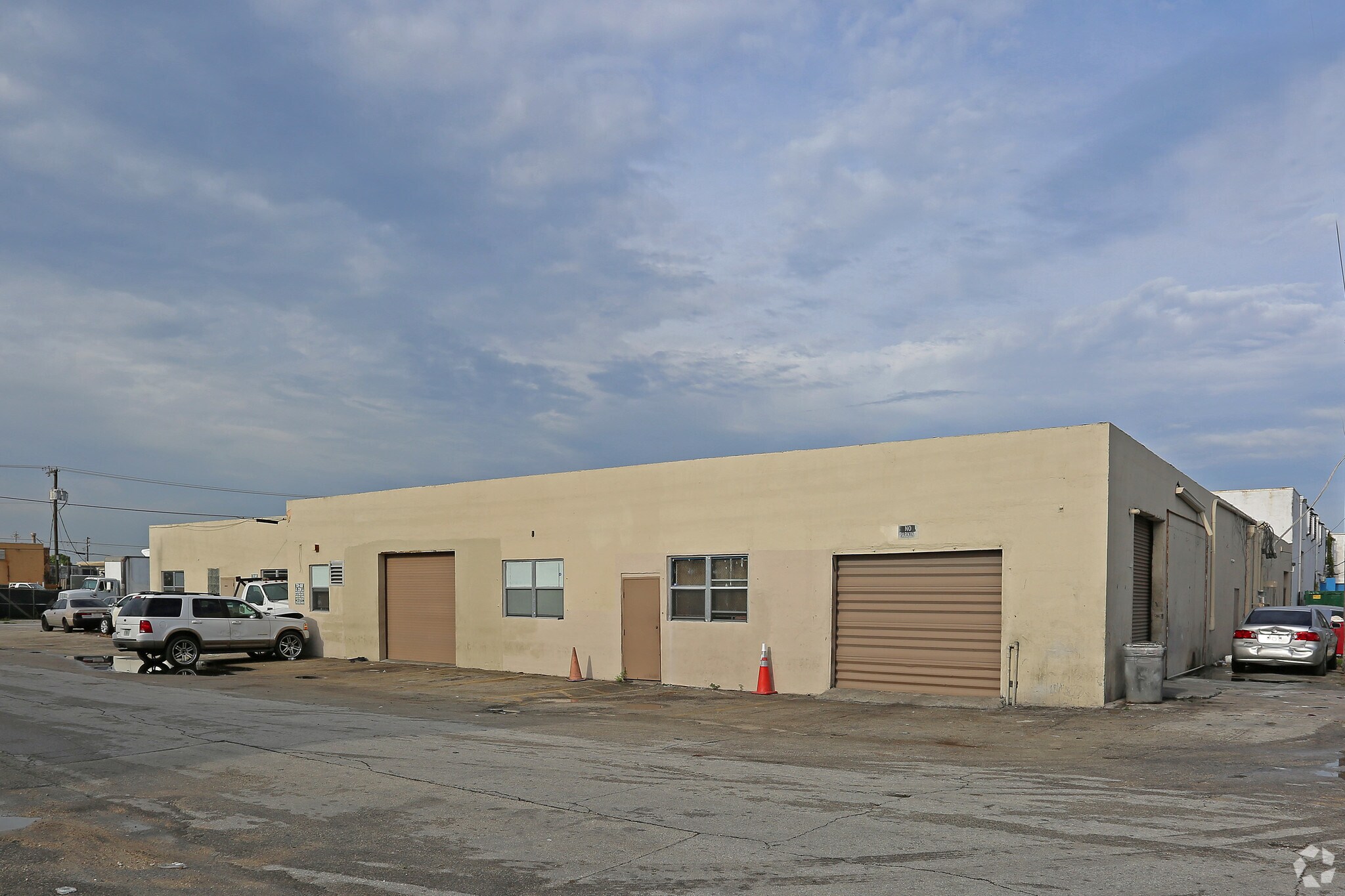 1079-1085 E 24th St, Hialeah, FL for lease Primary Photo- Image 1 of 4