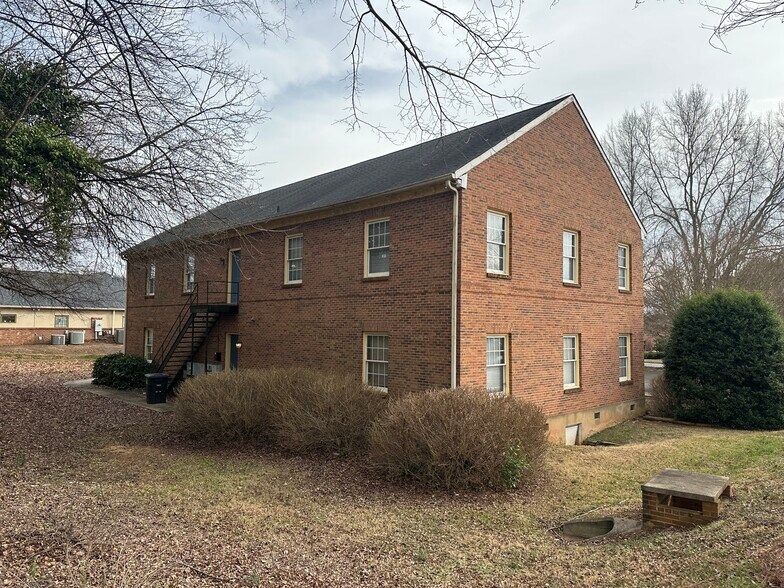 3805 Forrestgate Dr, Winston-Salem, NC à vendre - Photo du bâtiment - Image 3 de 10