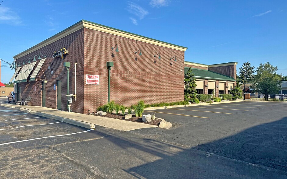 25853 5 Mile Rd, Redford, MI à vendre - Photo du bâtiment - Image 2 de 8