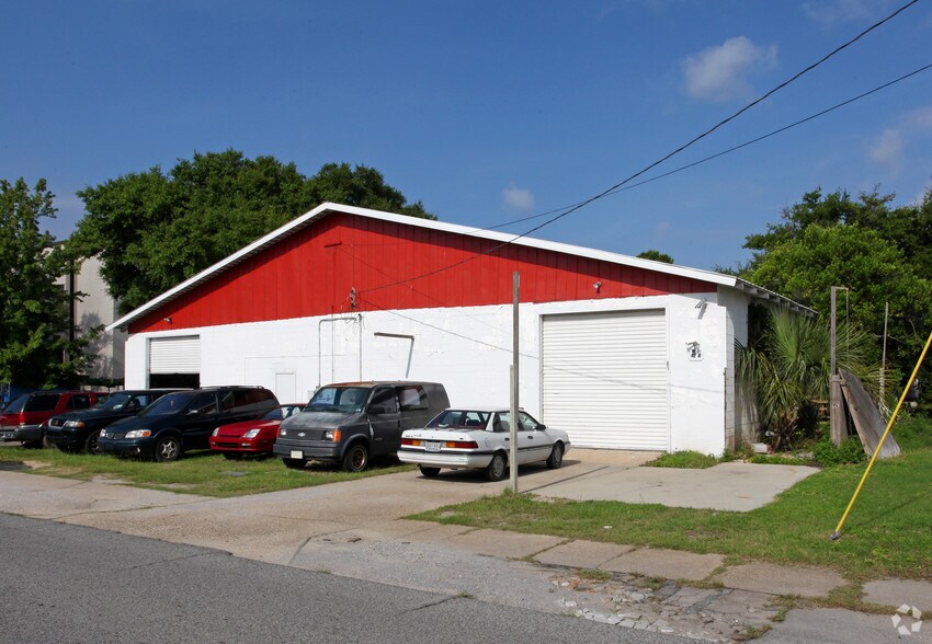 42 Tupelo Ave SE, Fort Walton Beach, FL for sale - Primary Photo - Image 1 of 2