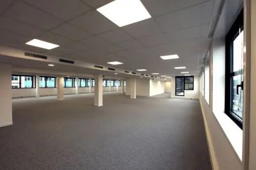 Office in Levallois-Perret for lease - Building Photo - Image 3 of 7