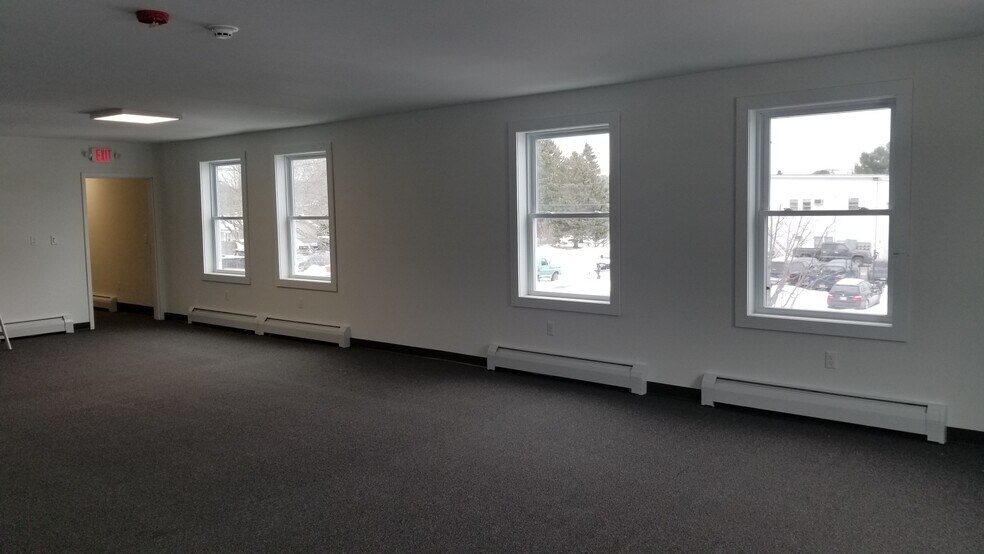 144 Thadeus St, South Portland, ME à louer - Photo du bâtiment - Image 2 de 10