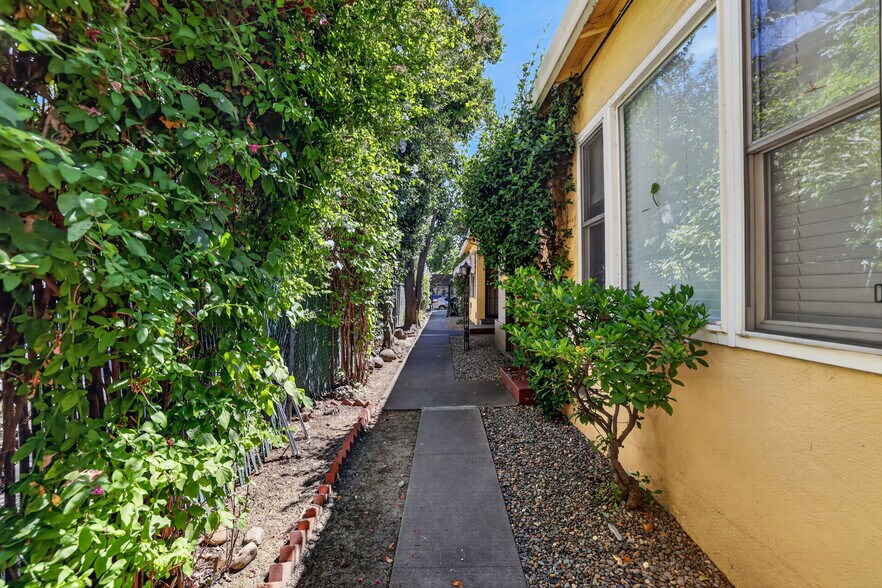 2717 V St, Sacramento, CA à vendre - Photo du bâtiment - Image 3 de 23