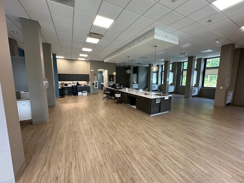 422 Drive In Ln, Moncks Corner, SC à louer - Photo intérieure - Image 2 de 8