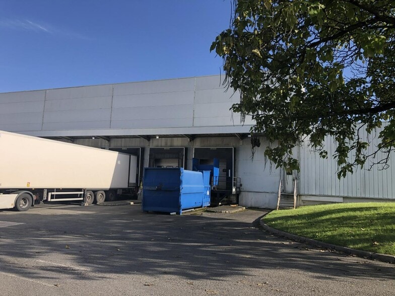 Industrial in Tremblay-en-France for lease - Building Photo - Image 3 of 10