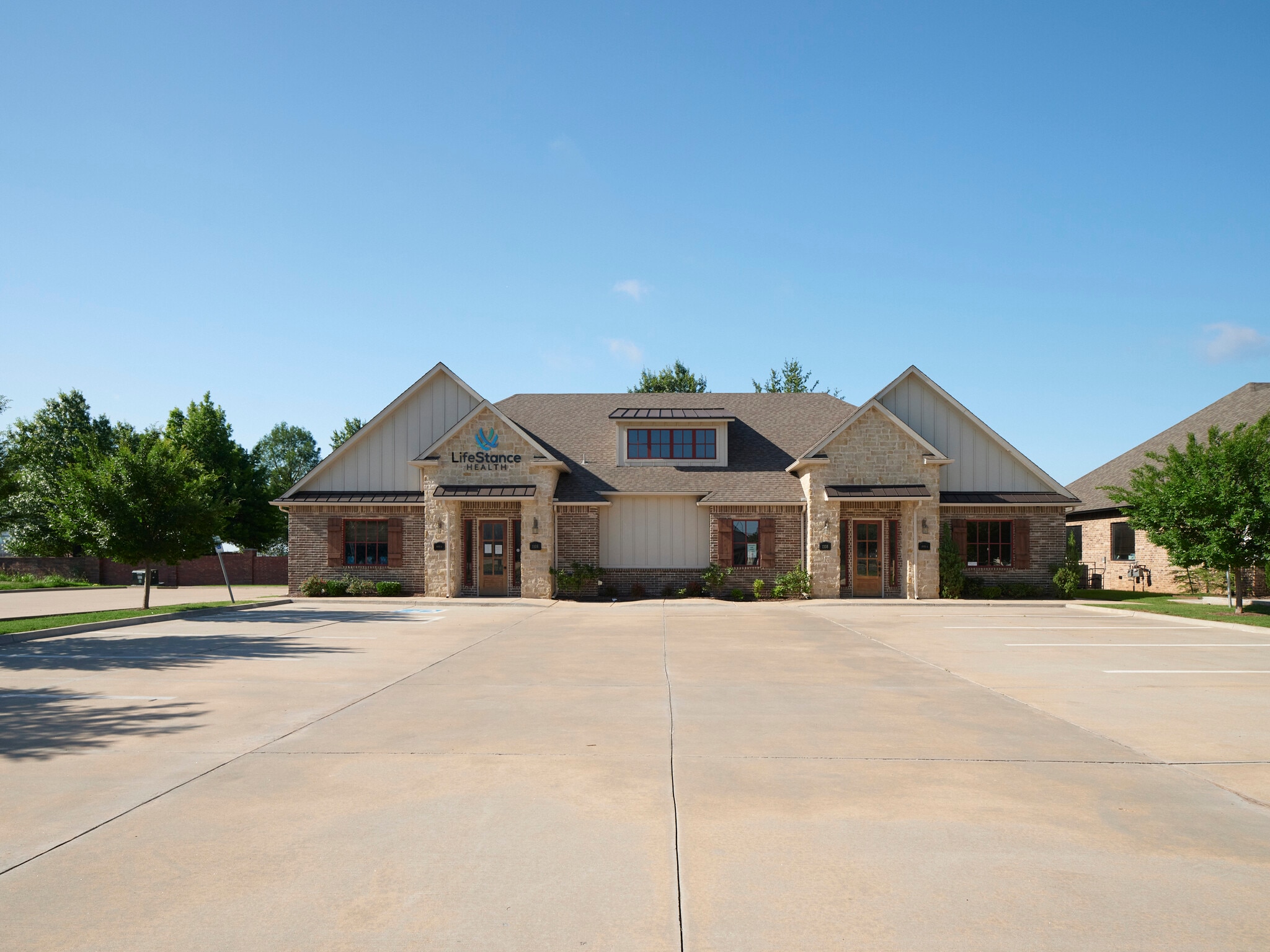 1111 Magnolia Ct, Moore, OK for lease Building Photo- Image 1 of 18