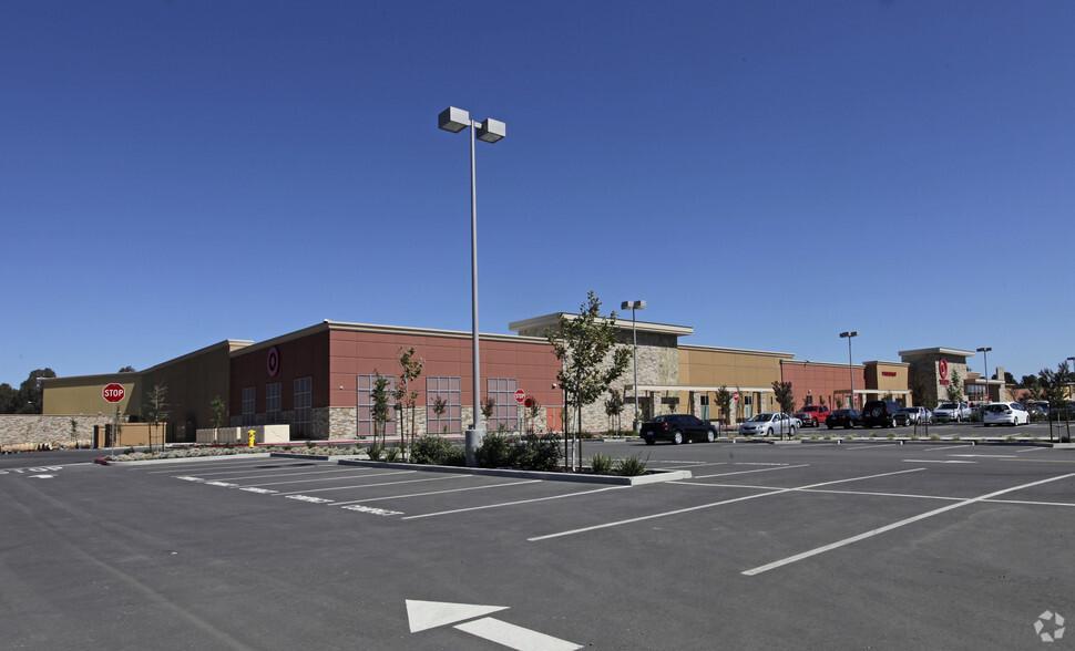 E Washington Pl & Highway 101, Petaluma, CA for lease - Building Photo - Image 1 of 8