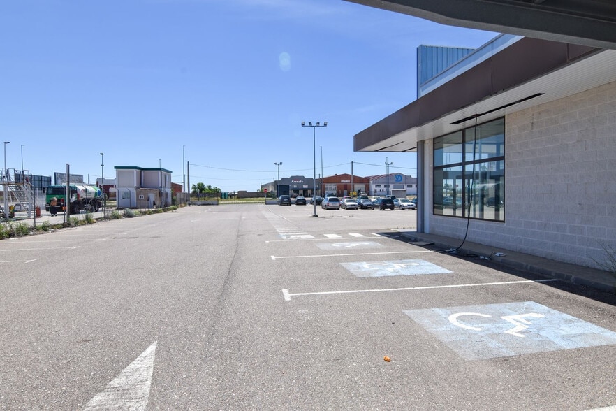 Carretera Tordesillas, 15 F, Toro, Zamora for sale - Building Photo - Image 3 of 15