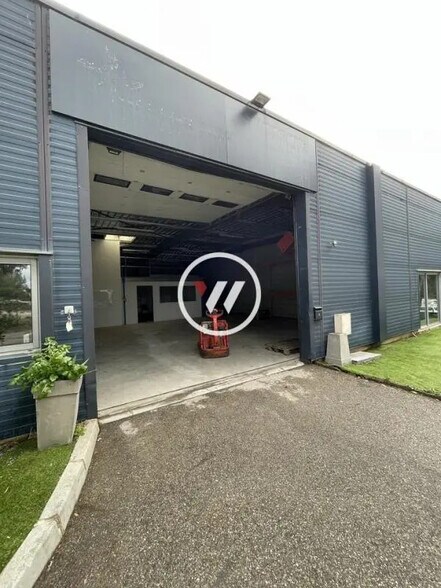 Flex in Roquefort-la-Bédoule for lease - Building Photo - Image 2 of 9