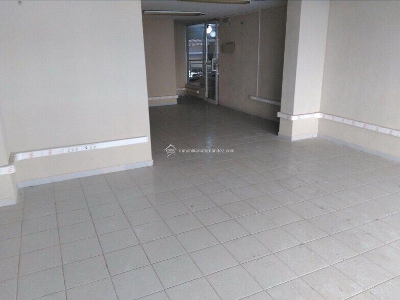 Retail in Cáceres for lease - Building Photo - Image 1 of 12