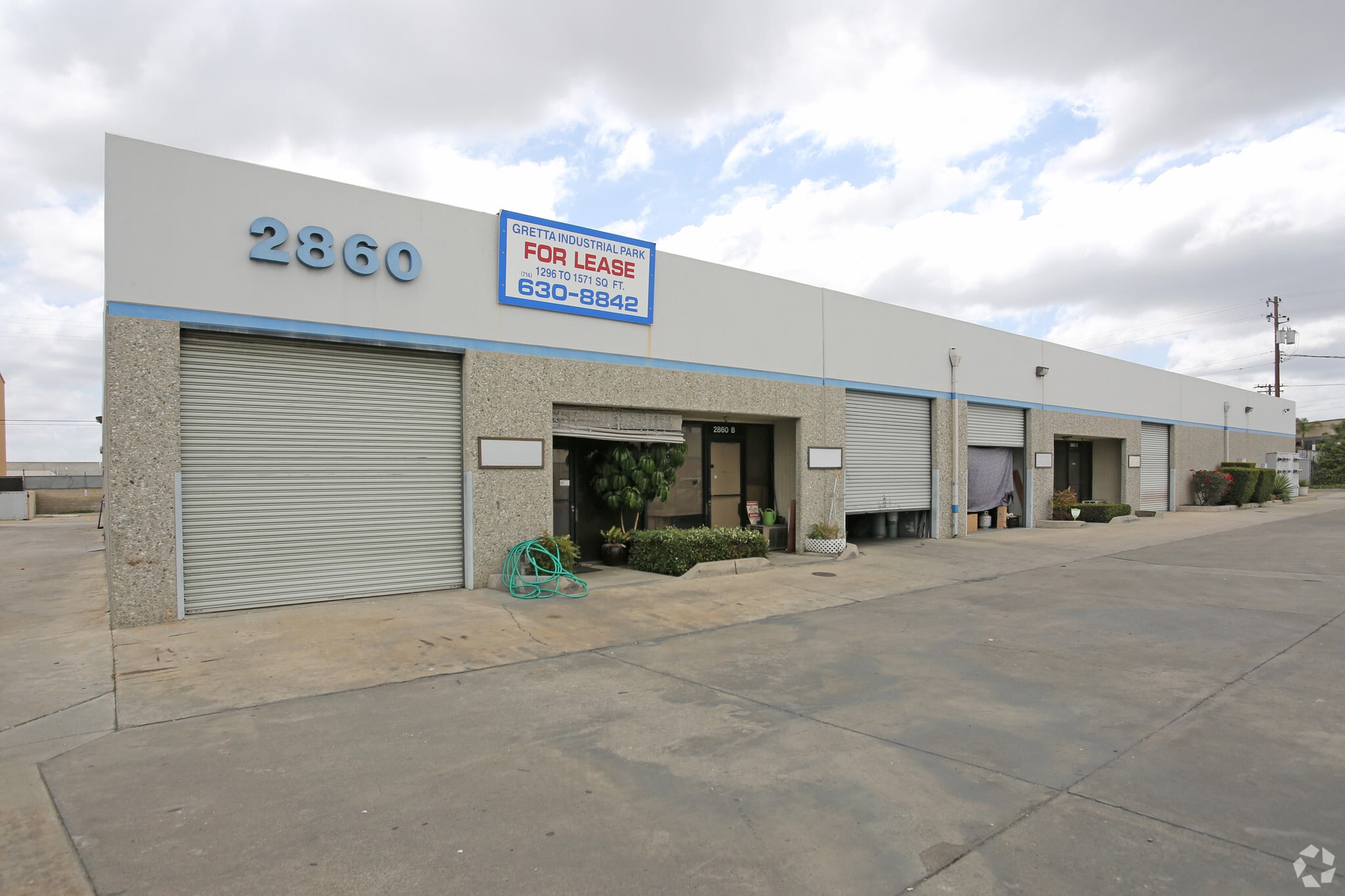 2860 E Gretta Ln, Anaheim, CA for lease Primary Photo- Image 1 of 5