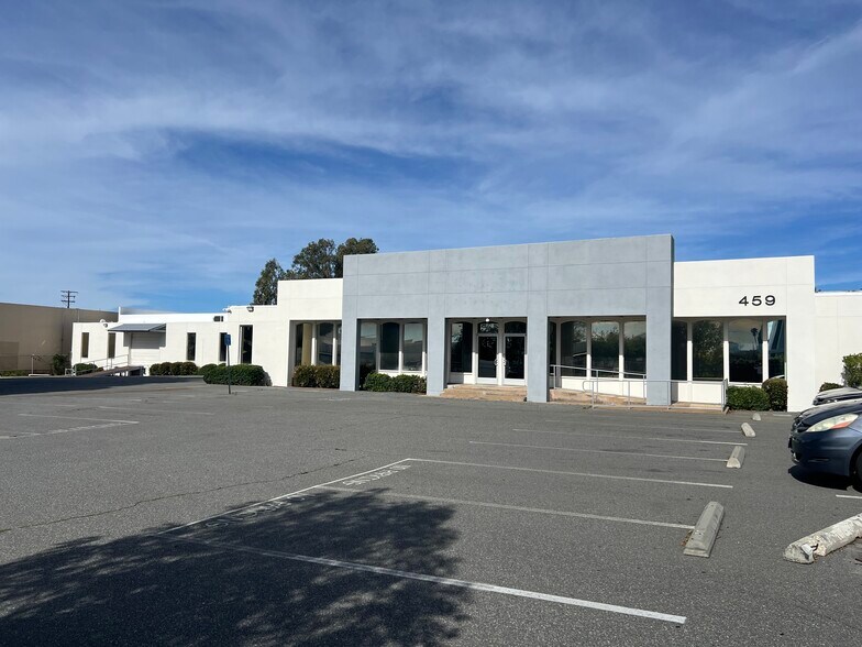459 Park Ave, San Fernando, CA à vendre - Photo du bâtiment - Image 3 de 17