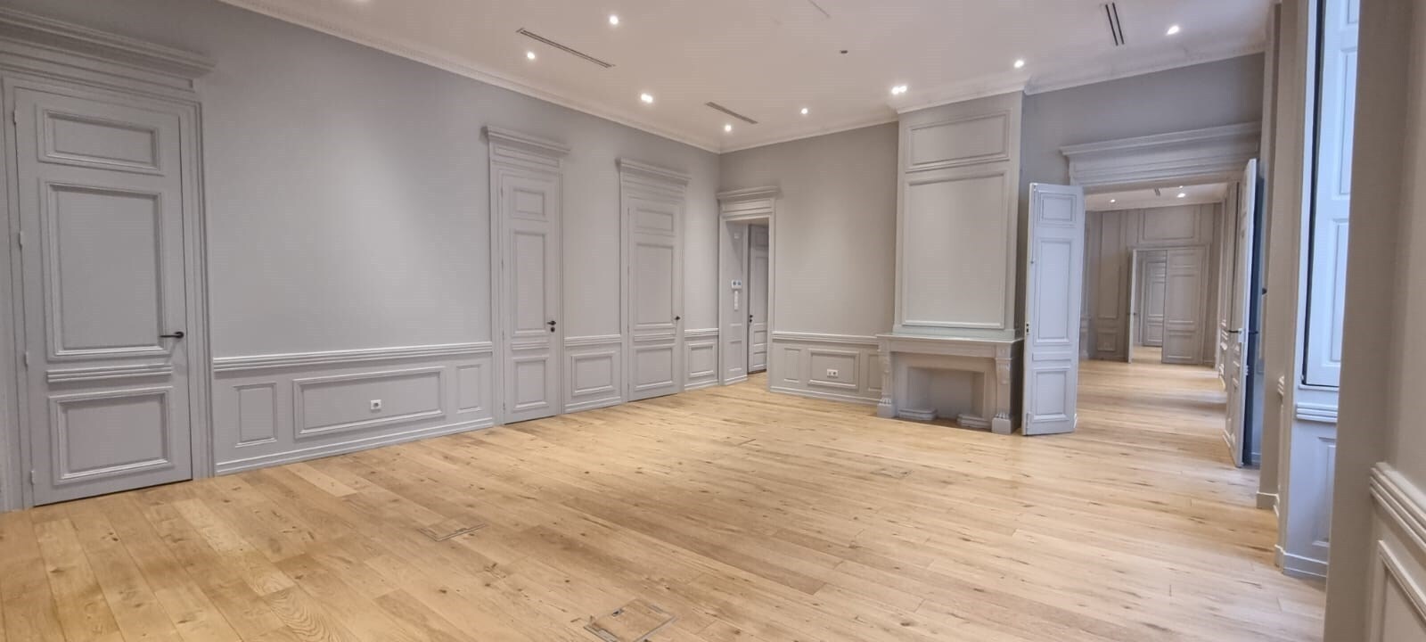 14 Rue Royale, Lyon for lease Interior Photo- Image 1 of 17