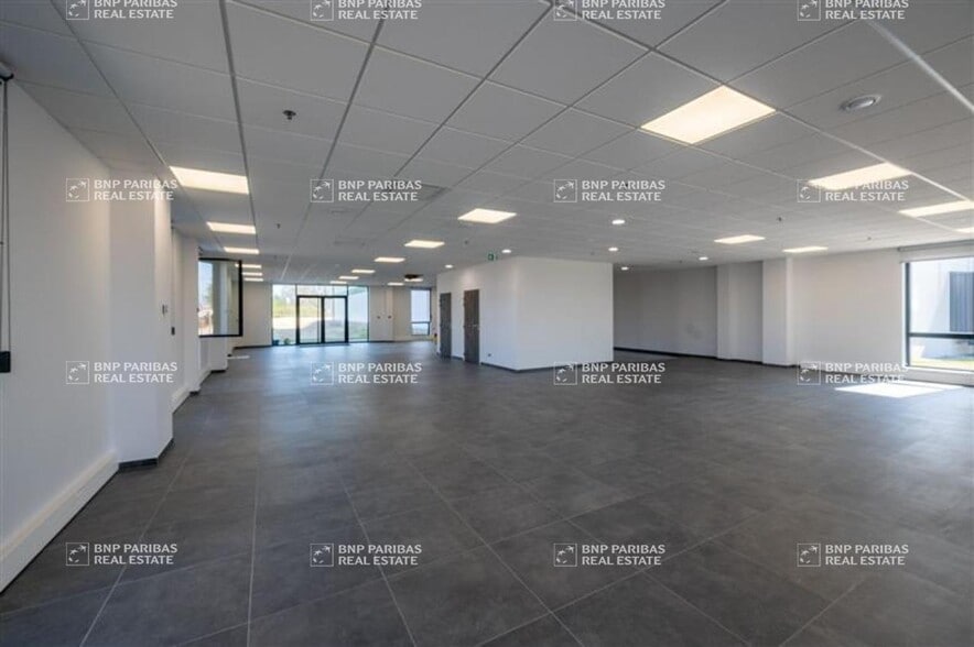 Industrial in Beaucaire for lease - Building Photo - Image 2 of 17