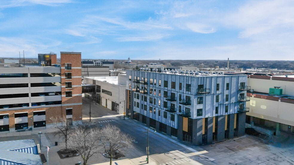 115 E Washington St, Appleton, WI à louer - Photo du bâtiment - Image 2 de 13