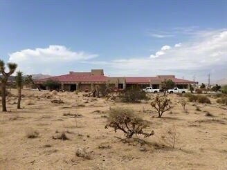 58325 Twentynine Palms Hwy, Yucca Valley, CA à louer - Photo du bâtiment - Image 3 de 12