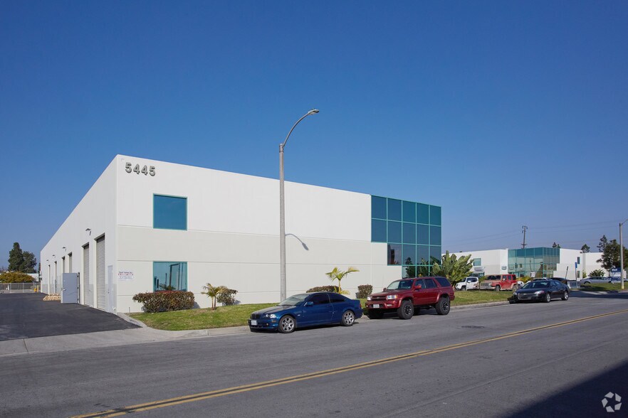 5445 Oceanus Dr, Huntington Beach, CA à louer - Photo du bâtiment - Image 2 de 13