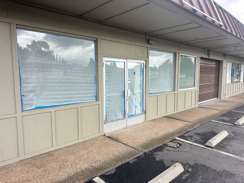 1313 Hartnell Ave, Redding, CA for lease - Building Photo - Image 2 of 6