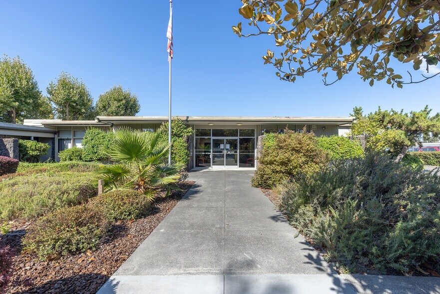 2841 Cleveland Ave, Santa Rosa, CA à vendre - Photo du bâtiment - Image 1 de 19