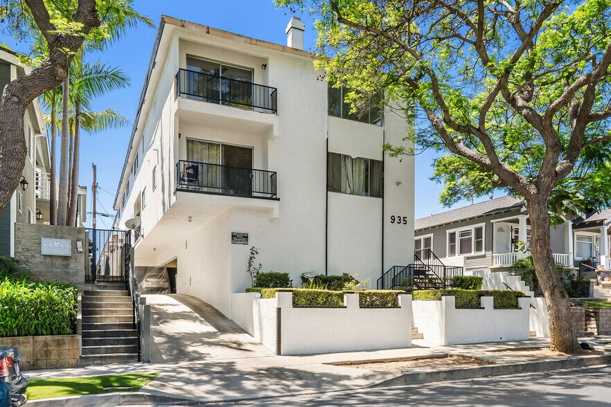 935 W 10th St, San Pedro, CA for sale - Building Photo - Image 1 of 24