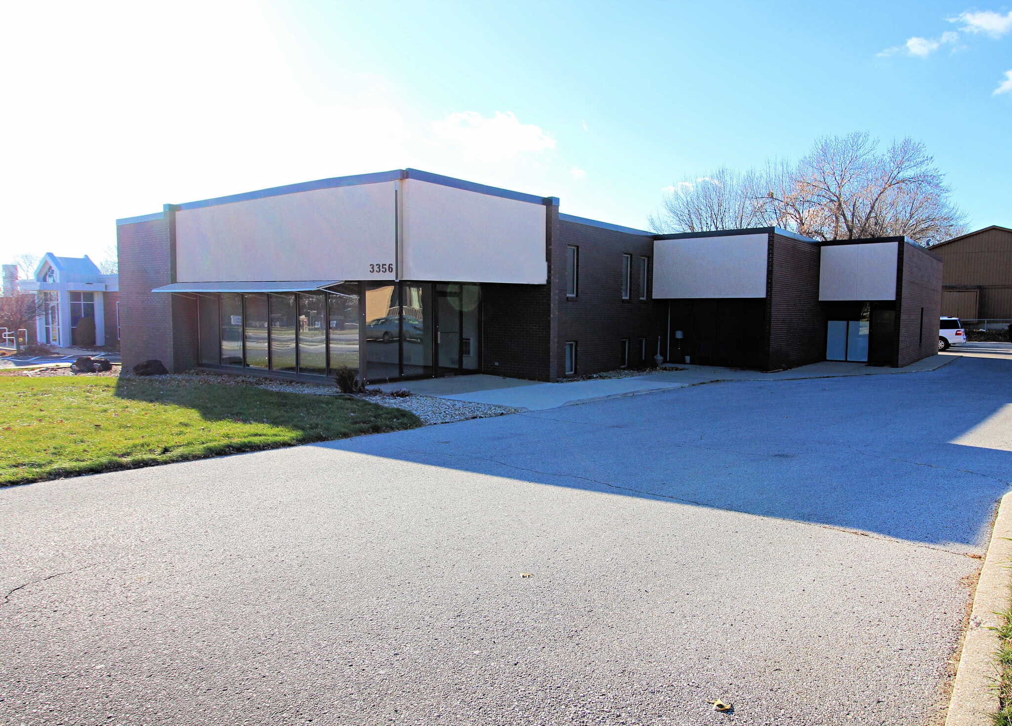 3356 Kimball Ave, Waterloo, IA for lease Primary Photo- Image 1 of 6