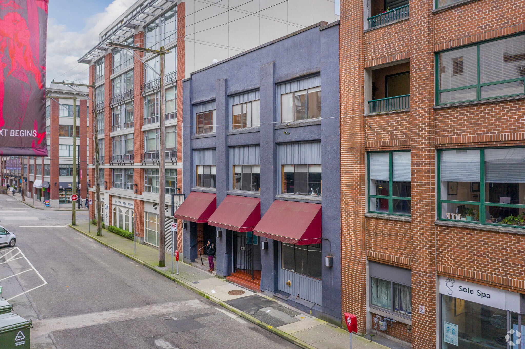 1222-1224 Hamilton St, Vancouver, BC à louer Photo du bâtiment- Image 1 de 4