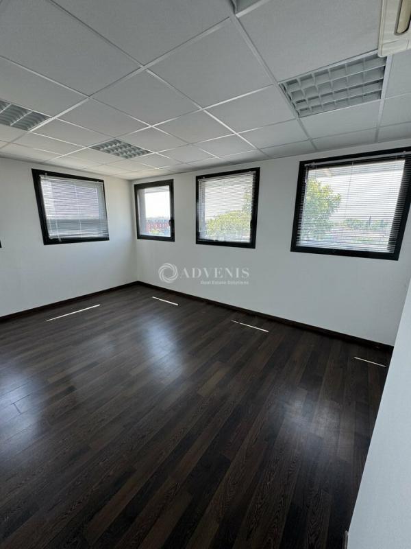 Office in Nîmes for lease Interior Photo- Image 1 of 11