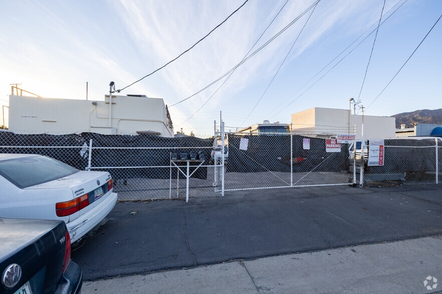 803-809 N Loren Ave, Azusa, CA à vendre - Photo principale - Image 1 de 2