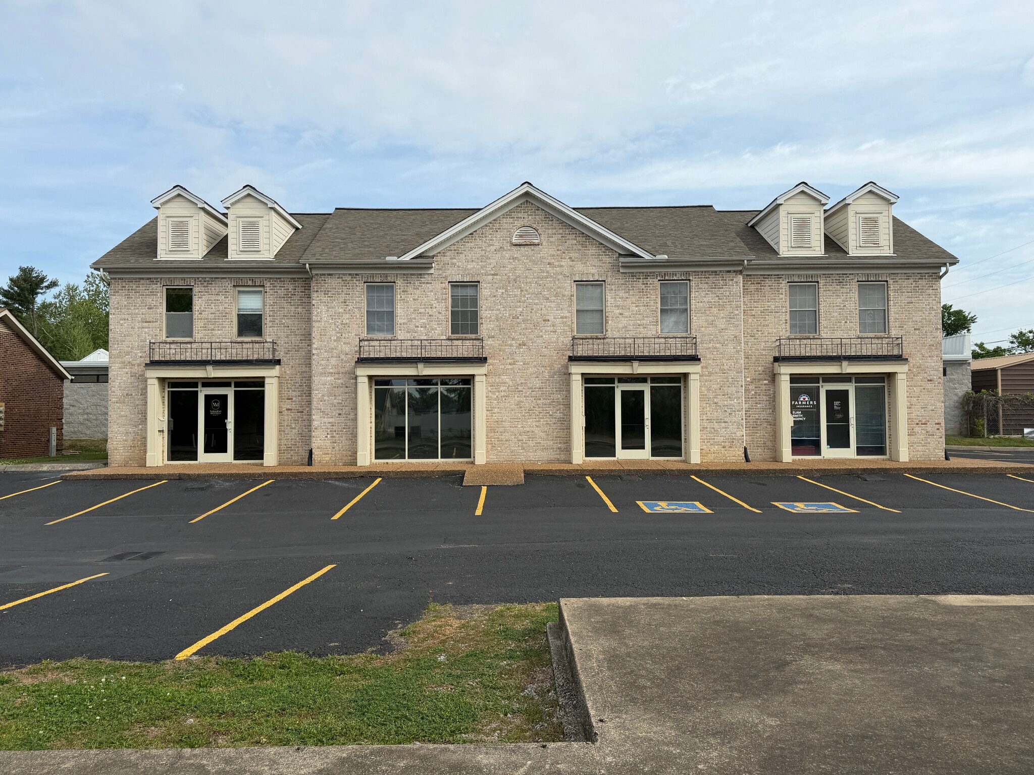 5722 Hickory Plaza Dr, Nashville, TN for lease Interior Photo- Image 1 of 18