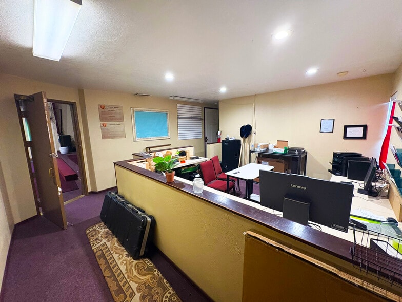 Religious Property for Sale portefeuille de 3 propriétés à vendre sur LoopNet.ca - Photo du bâtiment - Image 3 de 13