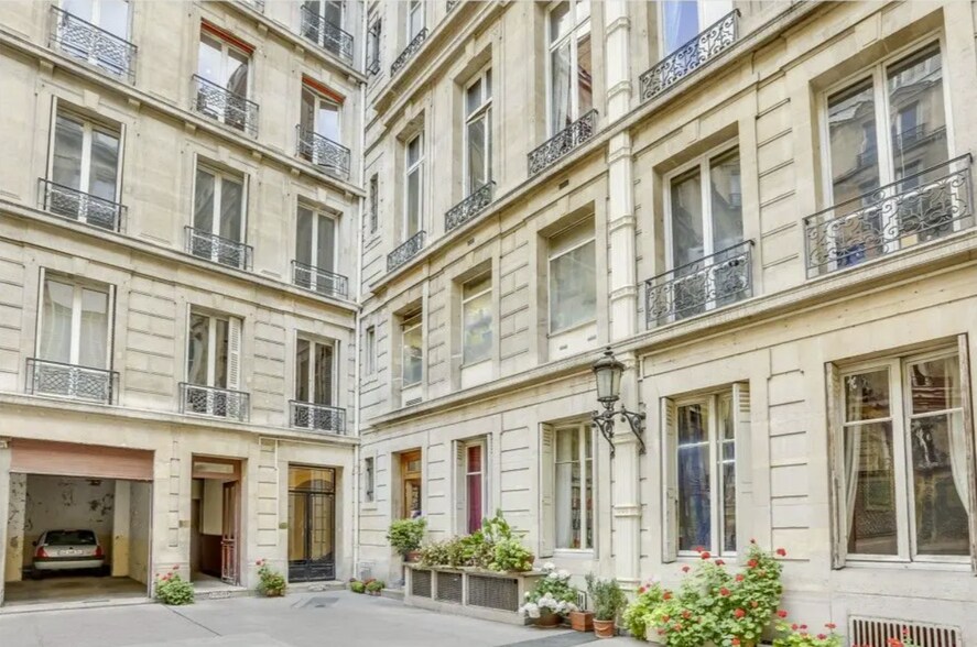 242 Rue De Rivoli, Paris à louer - Photo du bâtiment - Image 3 de 5