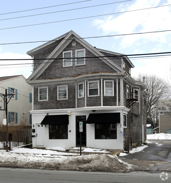 493-495 Broadway, Newport, RI à vendre - Photo principale - Image 1 de 1