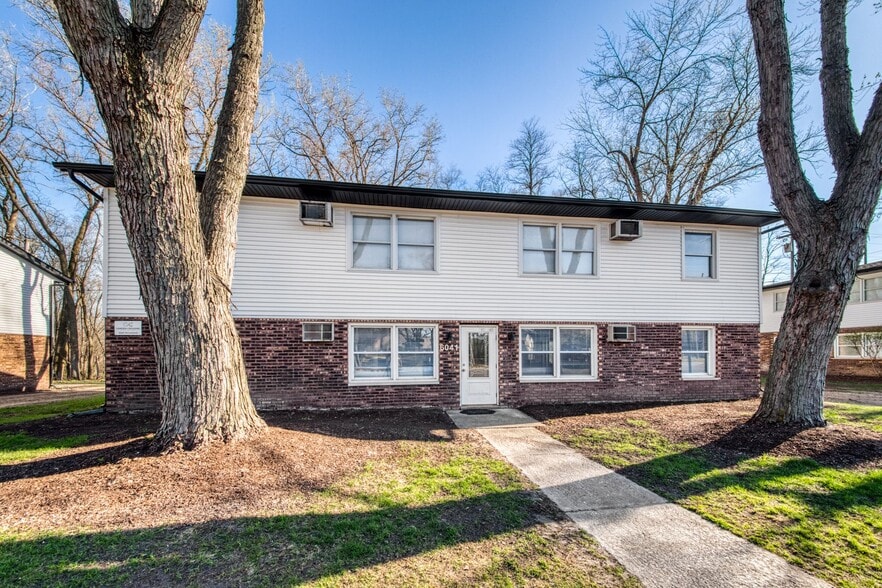 Canden Crossing portfolio of 2 properties for sale on LoopNet.ca - Building Photo - Image 3 of 13