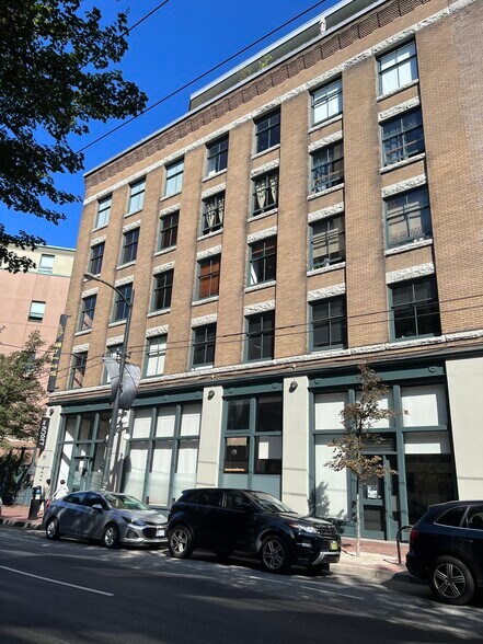 57-63 Cordova St E, Vancouver, BC for sale - Building Photo - Image 3 of 3