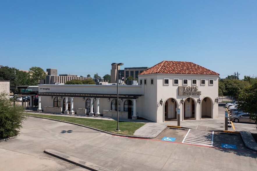 17030 Red Oak Dr, Houston, TX à vendre - Photo du bâtiment - Image 3 de 6